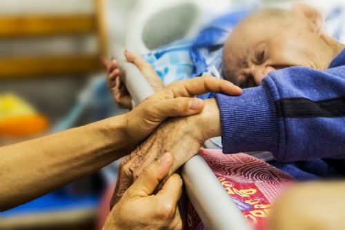 Foto: Karlovarsko: Na provozování domácí hospicové péče přispěje kraj 3 miliony korun