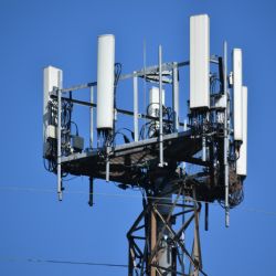 Karlovarský kraj jedná o lepším pokrytí území signálem mobilních operátorů a vysokorychlostním internetem