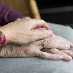 Karlovy Vary: Kraj zve na seminář o paliativní péči