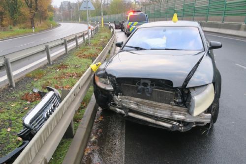 Foto: Karlovy Vary: Opilý řidič narazil do svodidel, nadýchal 1,60 promile