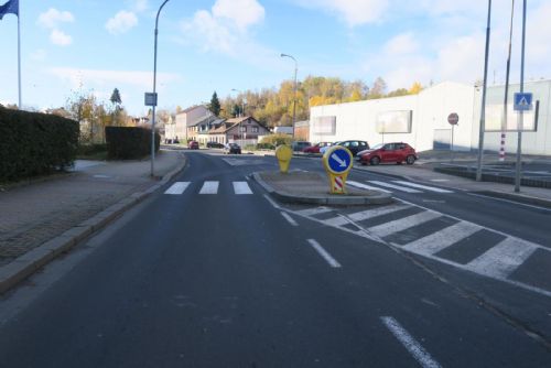 Foto: Karlovy Vary: Policie pátrá po svědcích dopravní nehody