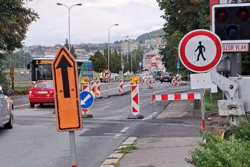 Foto: Karlovy Vary: Přejezd a křižovatka Západní/Šumavská se otevřou v úterý