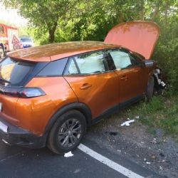 Karlovy Vary: Při dopravní nehodě byli zraněni čtyři lidé