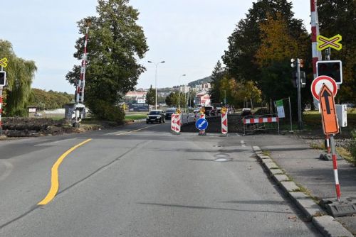 Foto: Karlovy Vary: V neděli začíná uzavírka přejezdu v Tuhnicích