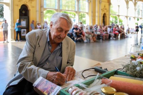 Foto: Mariánské Lázně: Město se rozhodlo udělit Vladimíru Páralovi čestné občanství