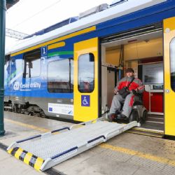 Region: České dráhy loni přepravily a asistovaly více než 7 tisícům cestujících se zdravotním postižením 