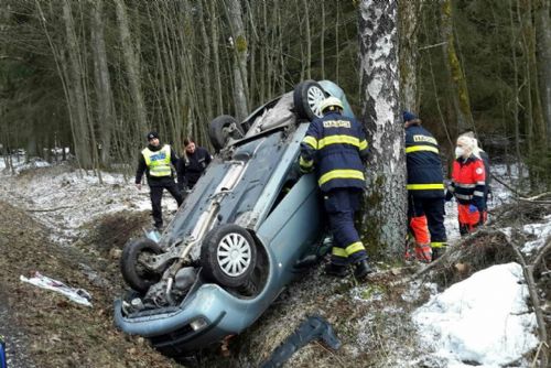 Foto: Region: Hasiči během víkendu likvidovali požár lesního porostu a pomáhali u nehody