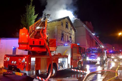 Foto: Region: Kriminalisté obvinili muže z vraždy v souvislosti s požárem v Mariánských Lázních