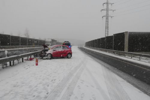 Foto: Region: Mráz a sníh zkomplikovaly život řidičům