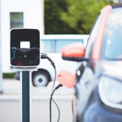 Region: Novou nabíjecí stanici elektromobilů najdou zájemci u Golf Clubu Sokolov