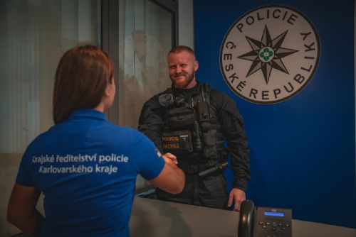Foto: Region: Policista Obvodního oddělení Cheb město byl oceněn za nejlepší video ze zásahu