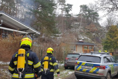 Foto: Šemnice: K hořící udírně vyjížděly tři jednotky hasičů