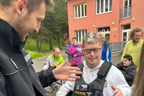 Foto: Sokolov: Policisté navštívili zdravotně postižené