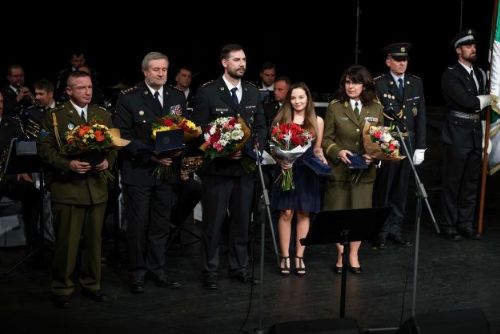 Foto: Sokolov: Proběhl tradiční benefiční koncert Hudby Hradní stráže a Policie ČR