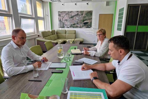 Foto: Sokolov: S čerpáním Evropských dotací pomáhá městu europoslanec Ondřej Knotek