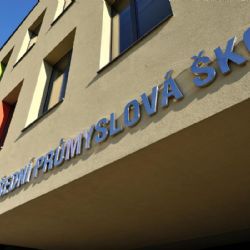 SPŠ Ostrov slaví kulatiny a zve na Den otevřených dveří