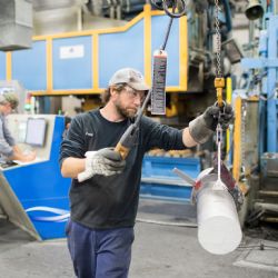 Cizinci berou práci? STEM ukazuje, že realita v Plzni a kraji je složitější
