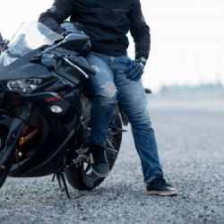 Motorkáři se vracejí na silnice, policie radí opatrnost