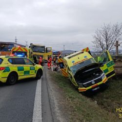 Nehoda sanitky zablokovala I/27 u Dolní Lukavice, omezení trvalo skoro tři hodiny