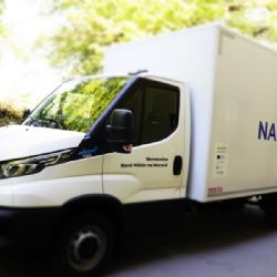 Nemocnice v Novém Městě na Moravě nasadila nový elektromobil. Rozváží jídlo, léky i zdravotnický materiál