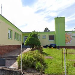 Vyrabovanou školku na Tachovsku zachraňují rodiče a dobrovolníci