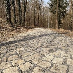 Výsluní má novou žulovou cestu. Projekt vyšel na 4,4 milionu korun