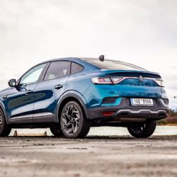 Na nový Renault Arkana nemusíte čekat. Auto CB nabízí skladové vozy se slevou až 160 tisíc