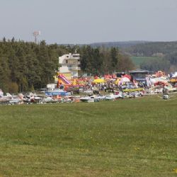 DEN VE VZDUCHU V PLASÍCH