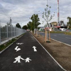 Podél Jateční je teď cesta bezpečnější. Plzeň dokončila chybějící stezku pro pěší a cyklisty