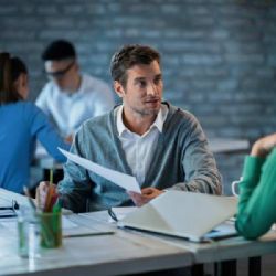 Praha má stále nejnižší nezaměstnanost v Česku. Nabídek ubývá, uchazečů přibývá