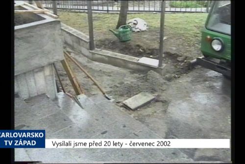 Foto: 2002 – Sokolov: Městský úřad bude bezbariérově přístupný z parkoviště (TV Západ)