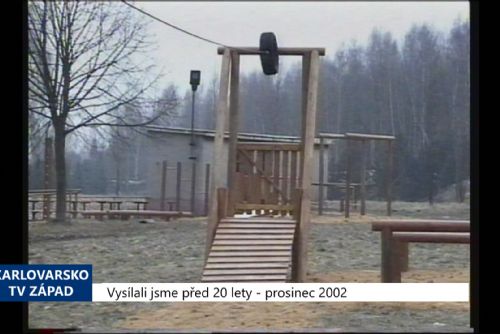 Foto: 2002 – Sokolov: Na Baníku je nové dětské multifunkční hřiště (TV Západ)