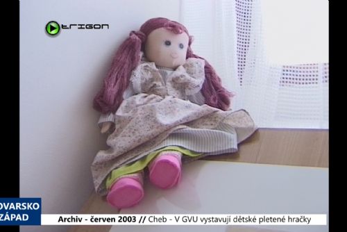 Foto: 2003 – Cheb: V GVU vystavují dětské pletené hračky (TV Západ)