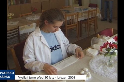 Foto: 2003 – Sokolov: Centrum muselo dočasně propustit pět asistentů (TV Západ)