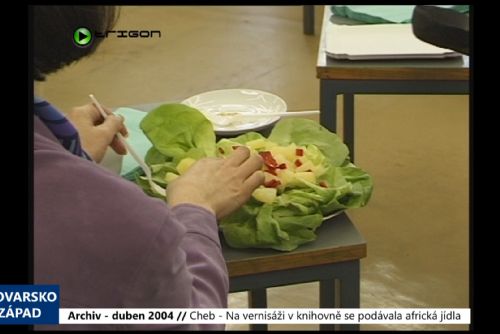 obrázek:2004 – Cheb: Na vernisáži v knihovně se podávala africká jídla (TV Západ)