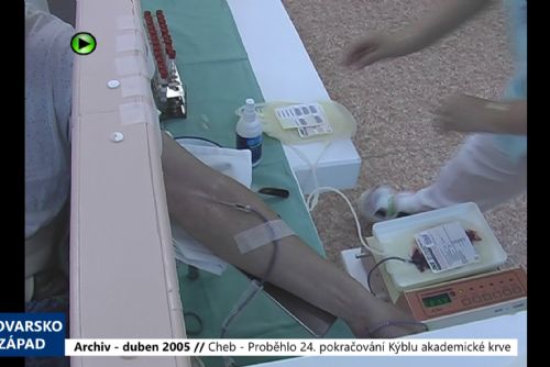 Foto: 2005 – Cheb: Proběhlo 24. pokračování Kýblu akademické krve (TV Západ)