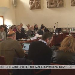 Cheb: Napodruhé zastupitelé schválili upravený rozpočet (TV Západ)