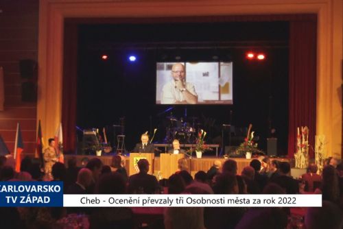 Foto: Cheb: Ocenění převzaly tři Osobnosti města za rok 2022 (TV Západ)