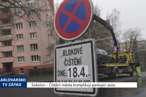 Foto: Sokolov: Čištění města komplikují parkující auta (TV Západ)