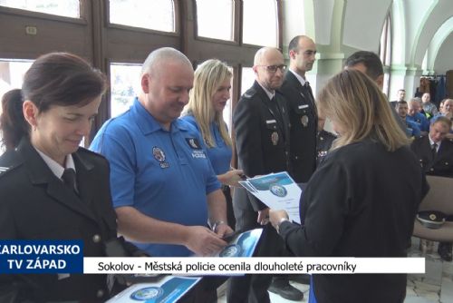 Foto: Sokolov: Městská policie ocenila dlouholeté pracovníky (TV Západ)