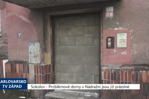 Foto: Sokolov: Problémové domy v Nádražní jsou již prázdné (TV Západ)
