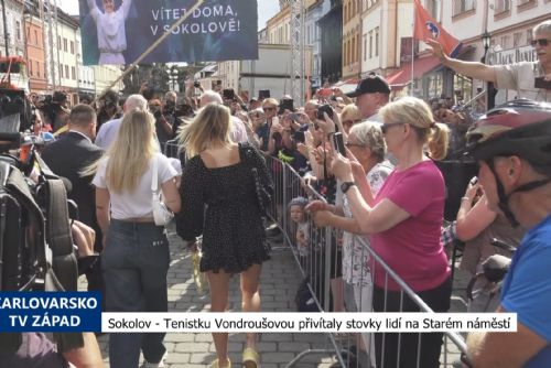 Foto: Sokolov: Tenistku Vondroušovou přivítaly stovky lidí na Starém náměstí (TV Západ)