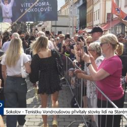 Sokolov: Tenistku Vondroušovou přivítaly stovky lidí na Starém náměstí (TV Západ)