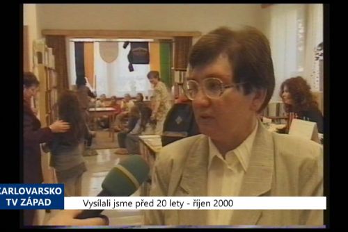Foto: 2000 – Cheb: Během Týdne knihoven jste mohli Pověsit starosti na kolík (TV Západ)