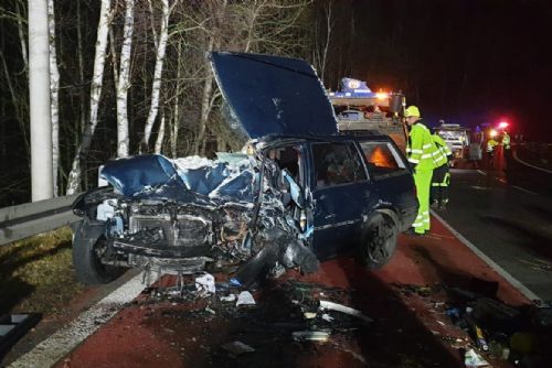 Foto: Boč: Při nehodě tří aut zemřel jeden řidič
