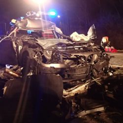 Bochov: Osobní vozidlo narazilo do kamionu