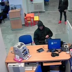 Cheb: Lupič, který přepadl banku, byl obviněn z dalších 13 skutků