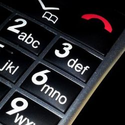 Cheb: Na návštěvě odcizil mobilní telefon