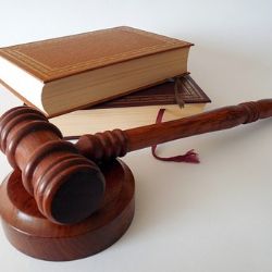 Cheb: Několikrát se bez omluvy nedostavila k soudu