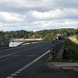 Cheb: Pozor! U přehrady Jesenice došlo k vážné dopravní nehodě